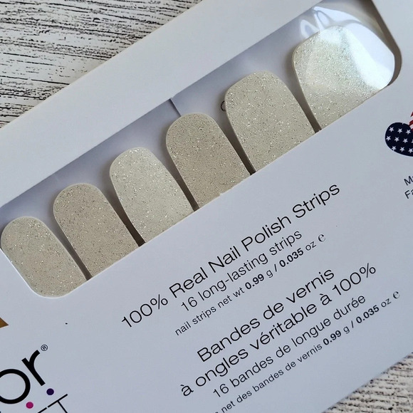 NEW Couldn't Carat Less cool,‎ crisp white topped with holographic glitter. - Picture 1 of 5